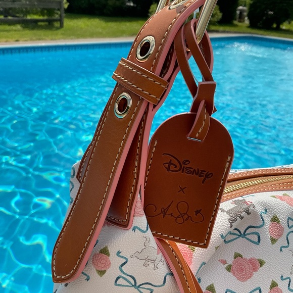 👛Dooney and Bourke Disney Aristocats Purse - Picture 3 of 11